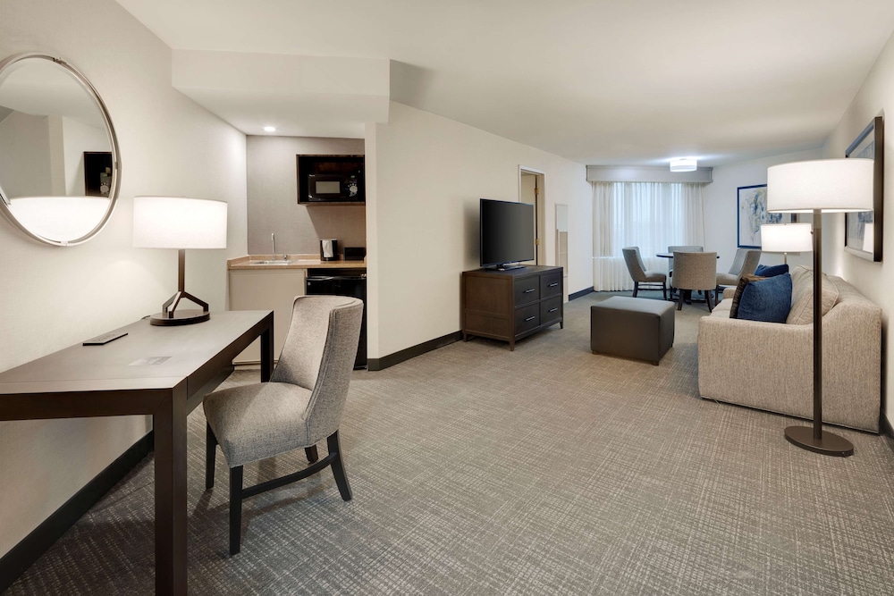 Embassy Suites by Hilton Detroit Troy Auburn Hills - photo 21