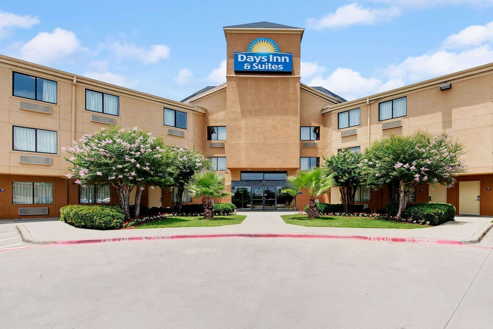 Days Inn & Suites by Wyndham DeSoto - featured photo