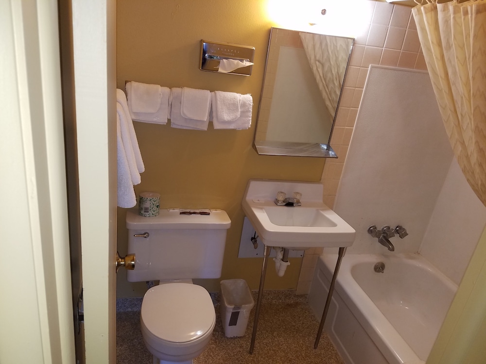 Travelodge By Wyndham Evanston - photo 3