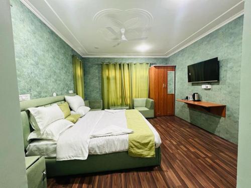 Meet in srinagar airport pet-friendly hotel Srinagar