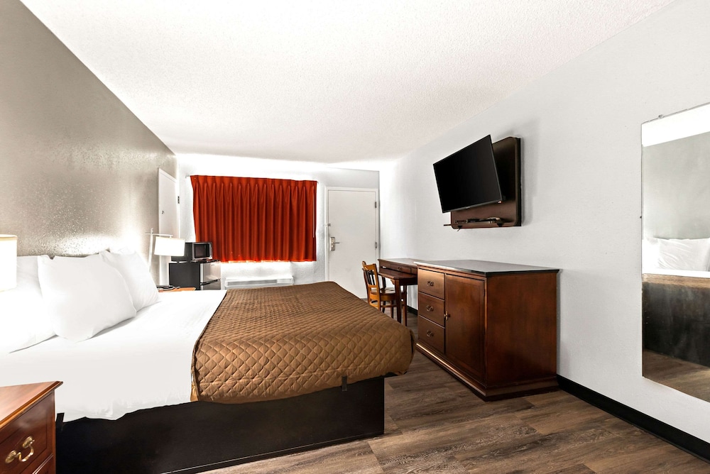 Rodeway Inn Brooklawn NJ - photo 15