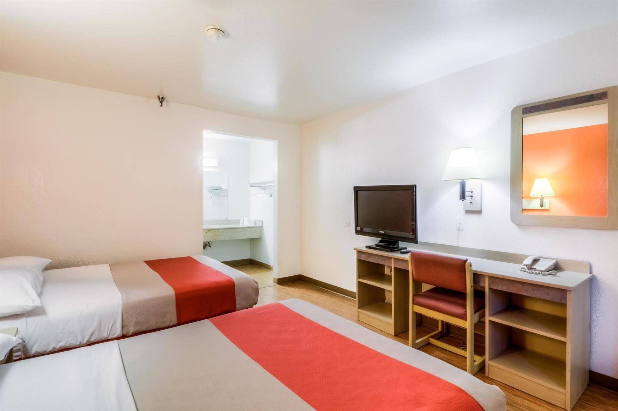 Motel 6 Chicago Elk Grove - photo 18