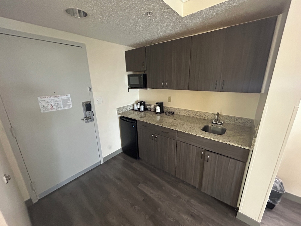 Spark by Hilton Fort Myers - photo 17