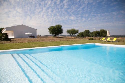 Chic Villa with Private Pool near Évora — 4-Star Luxury Hotel in Evora, Portugal
