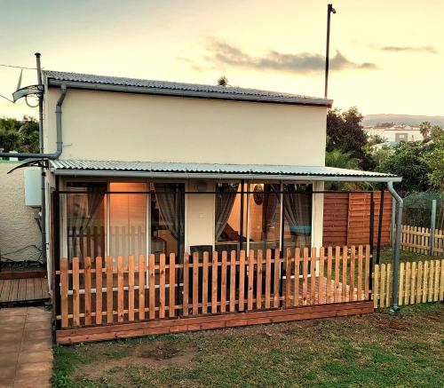 Tiny House Chaleureuse au Style Contemporain Minimaliste — 4-Star Luxury Hotel in Le Tampon, Réunion