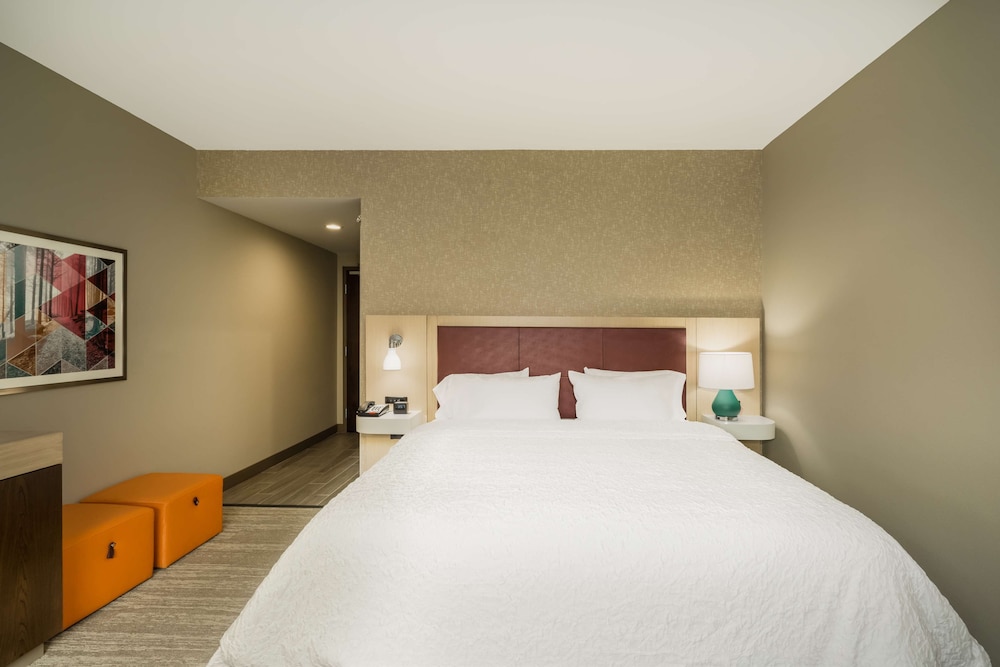 Hampton Inn Newport - photo 13