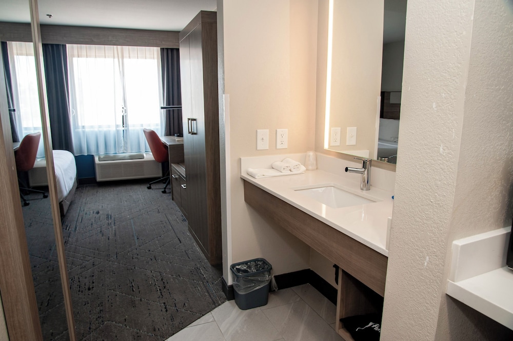 Holiday Inn Express Airport Tucson by IHG - photo 32