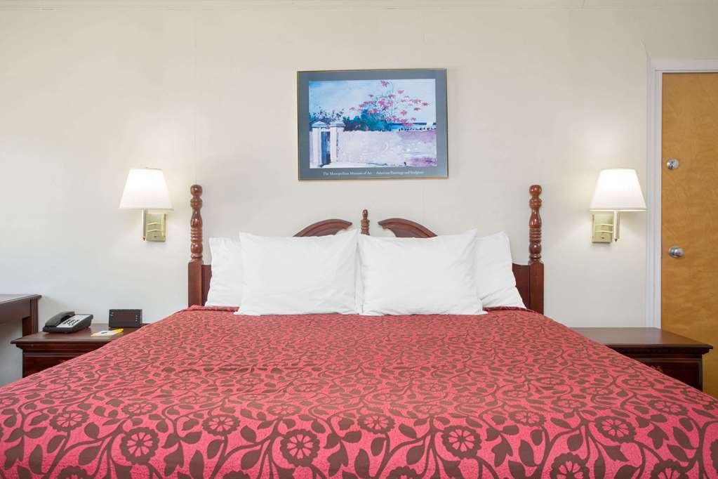 Days Inn by Wyndham Milledgeville - photo 4