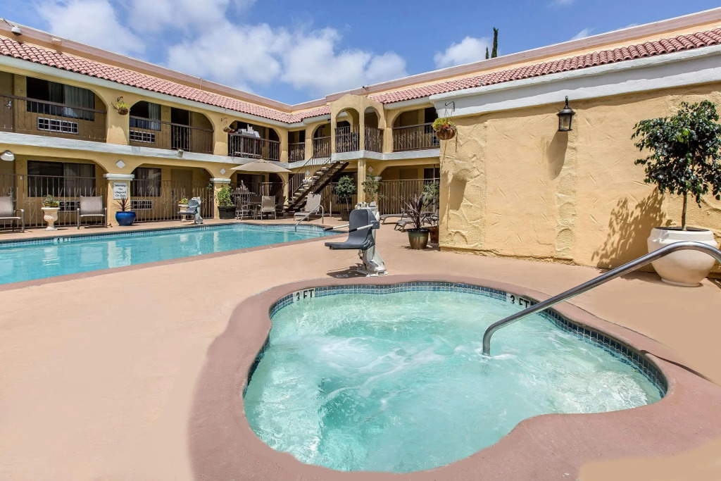 Econo Lodge Inn & Suites El Cajon San Diego East - photo 10
