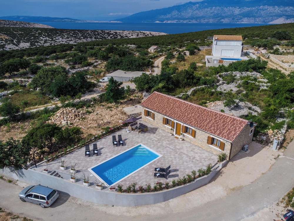 Villa Nika — 4-Star Luxury Hotel in Novalja, Croatia