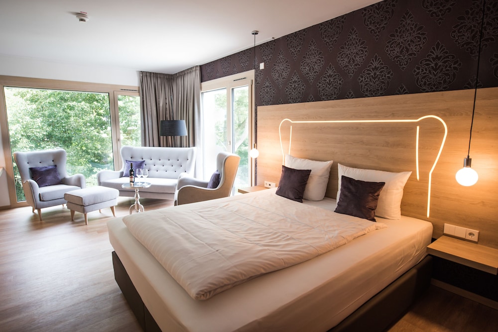 Parkhotel Schillerhain — Kirchheimbolanden