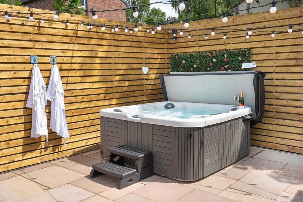 Cottage Sleeps 4 hot tub & pet friendly — 4-Star Luxury Hotel in Carlisle, United Kingdom