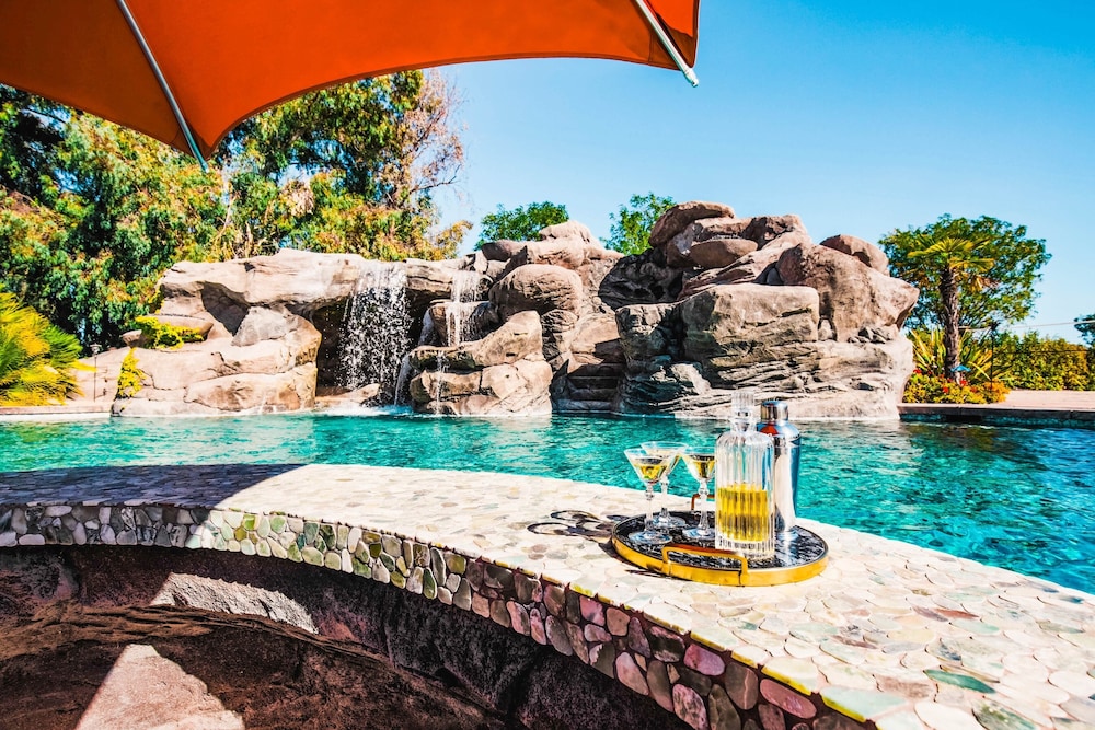 Mermaid by Avantstay Private Estate w Pool Volleyball & Arcade - photo 13