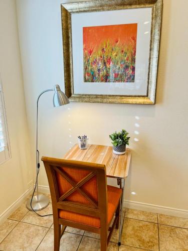 Room in Cheerful 2 bed House Shared bathroom