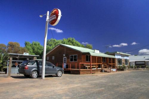 Ivanhoe Hotel Motel - carbon neutral hotel in Ivanhoe