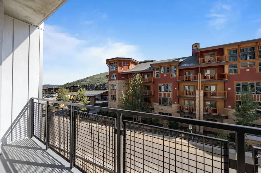 Ski in out exclusive 3BR high end luxury at Park City Mountain restaurants spa bar rooftop pool - photo 35