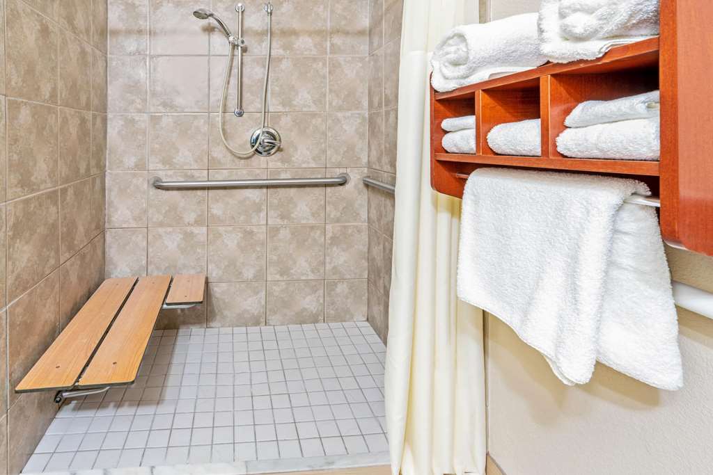 La Quinta Inn & Suites by Wyndham Midwest City Tinker AFB - photo 19