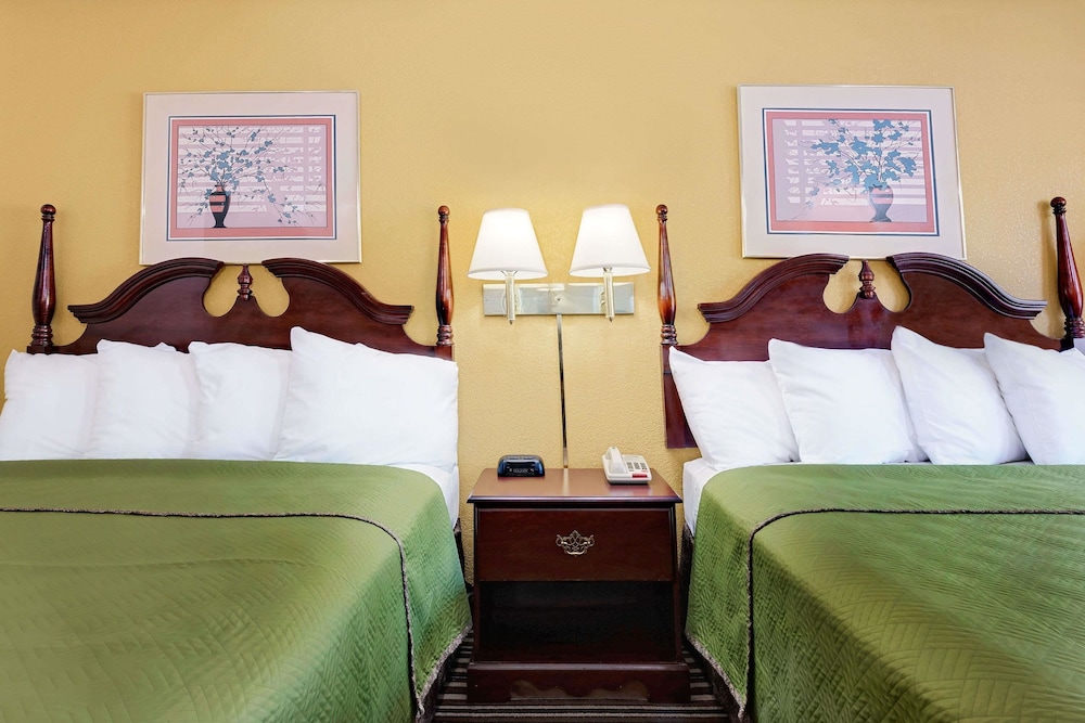 Travelodge by Wyndham Chambersburg - photo 3