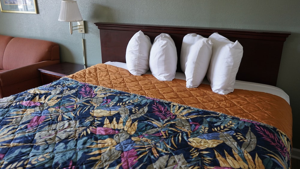 Astoria Hotel Danville West - photo 7