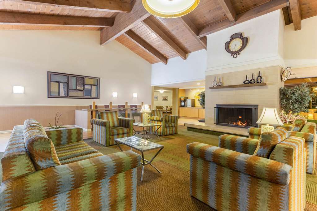 La Quinta Inn & Suites by Wyndham Redding - photo 6