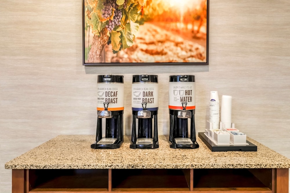 Hampton Inn & Suites Windsor Sonoma Wine Country - photo 42