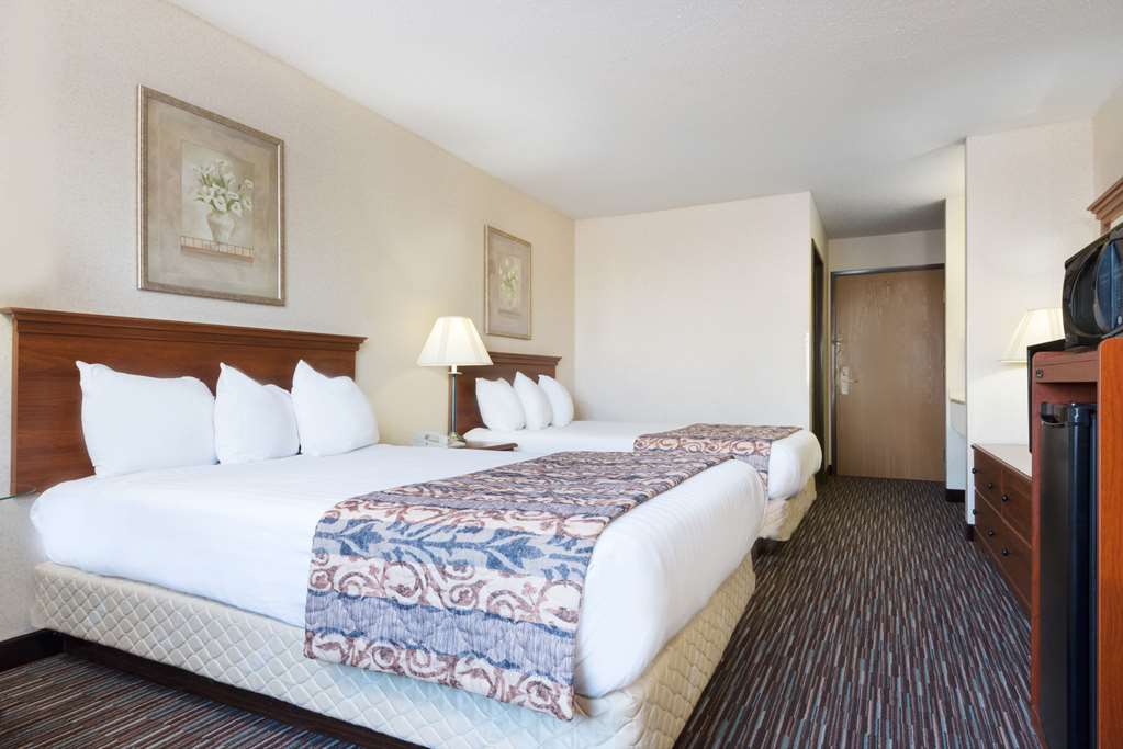 Baymont by Wyndham Columbus Rickenbacker - photo 7