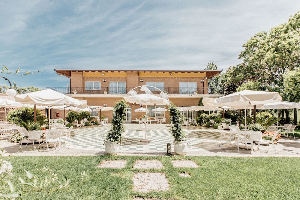 Hotel Il Poggio — Montenero Di Bisaccia