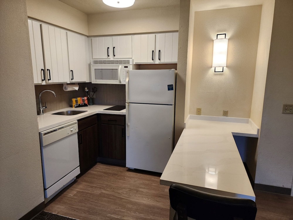 Staybridge Suites Allentown Bethlehem Airport by IHG - photo 11