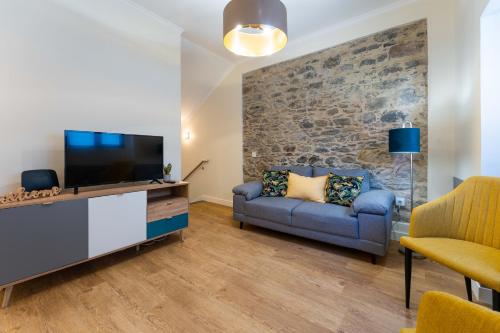 FLH Santa Cruz Triplex with Terrace — 4-Star Luxury Hotel in Santa Cruz, Portugal