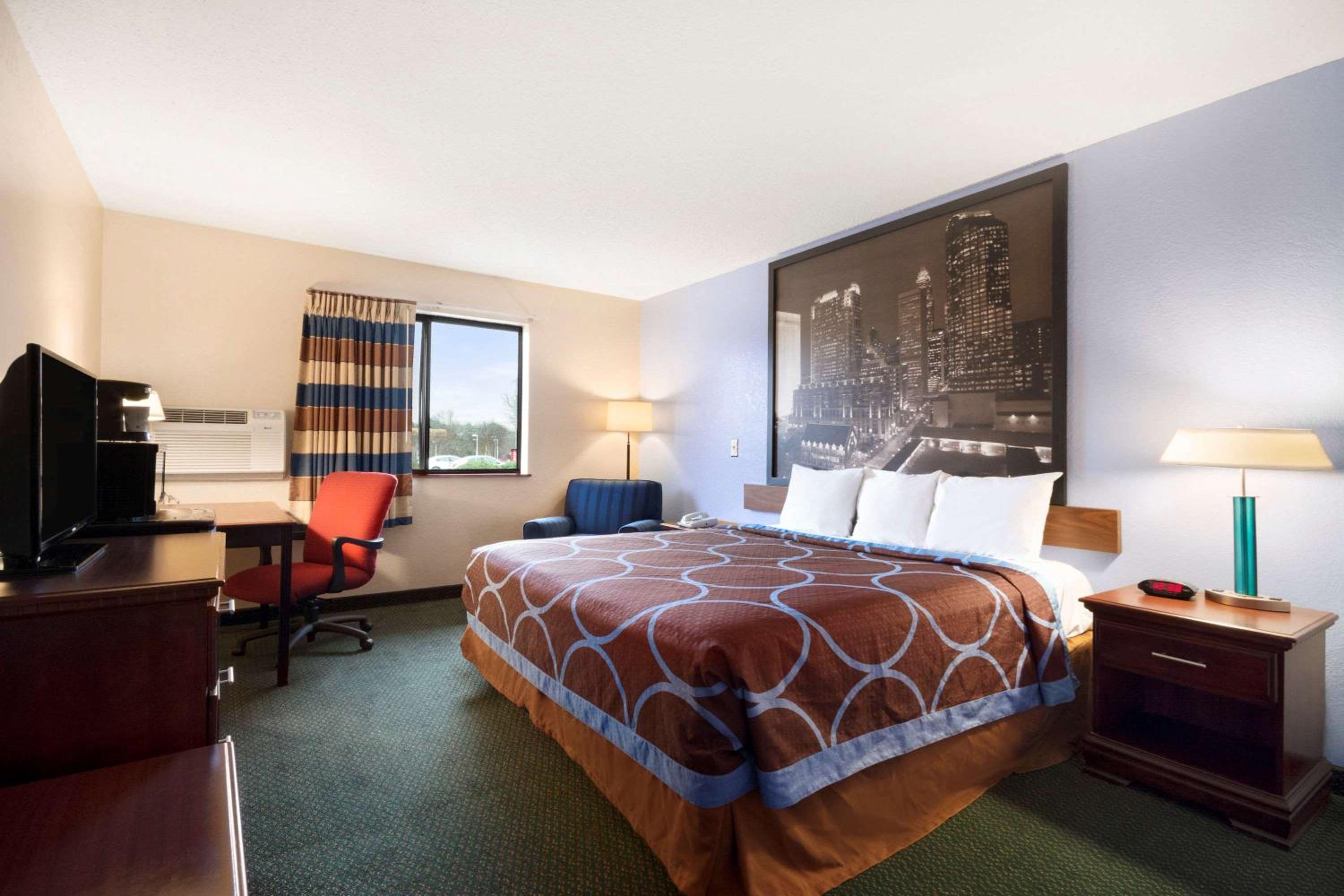 Super 8 by Wyndham Charlotte University - photo 16