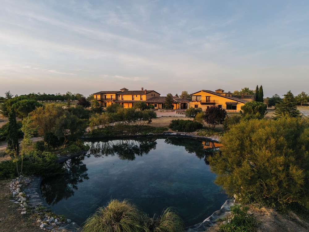 Abba Las Vinas Tiedra Hotel Rural — 5-Star Luxury Hotel in Tiedra, Spain
