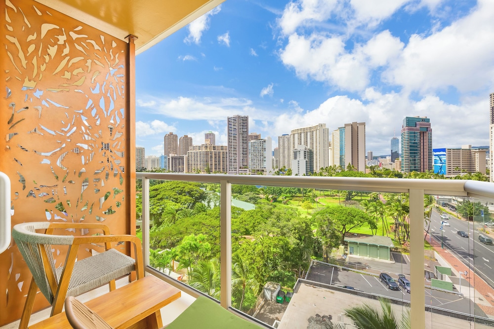 Luana Waikiki Hotel & Suites - photo 109