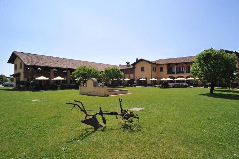 Agriturismo La Camilla — 4-Star Luxury Hotel in Concorezzo, Italy