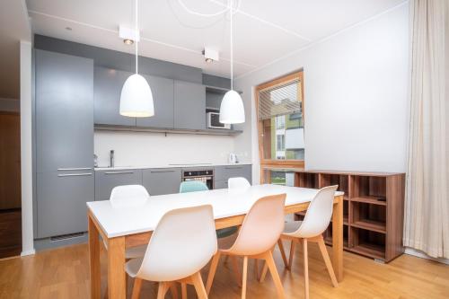 Dream Stay Stylish Apartment near Old Town with Free Parking