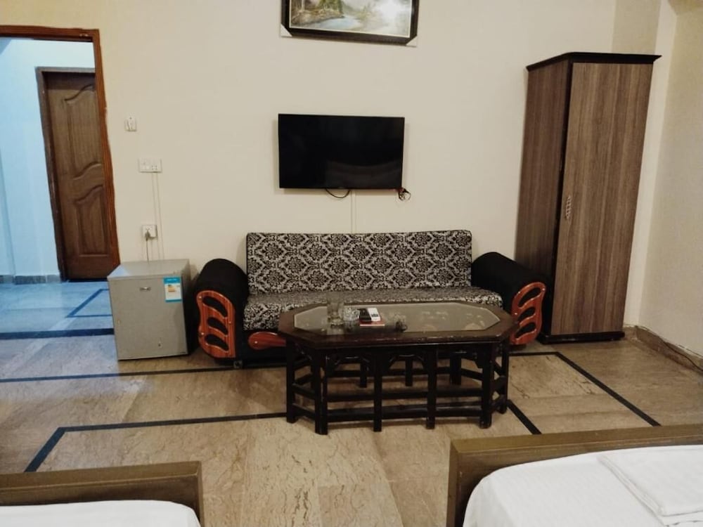 Hotel Days Inn One - last minute hotel in Lahore