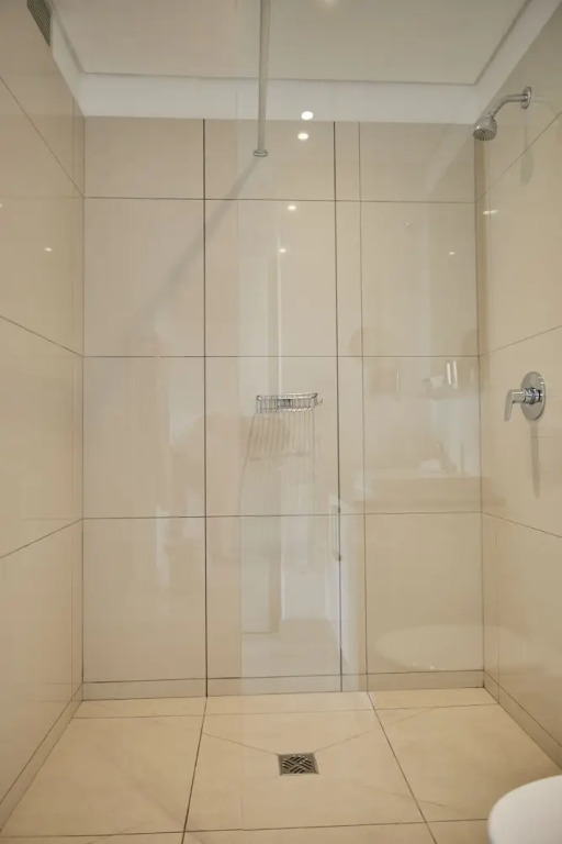 Luxury 1BR Green Point Walk to Sea Point Promenade Rooftop Pool Secure Parking