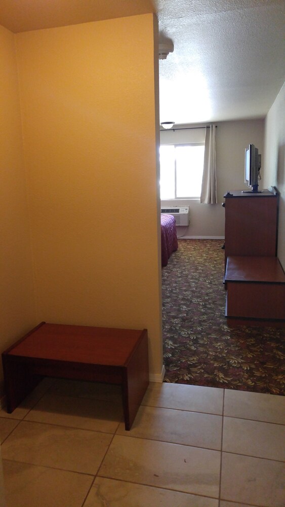 Loyalty Inn Pasco - photo 14