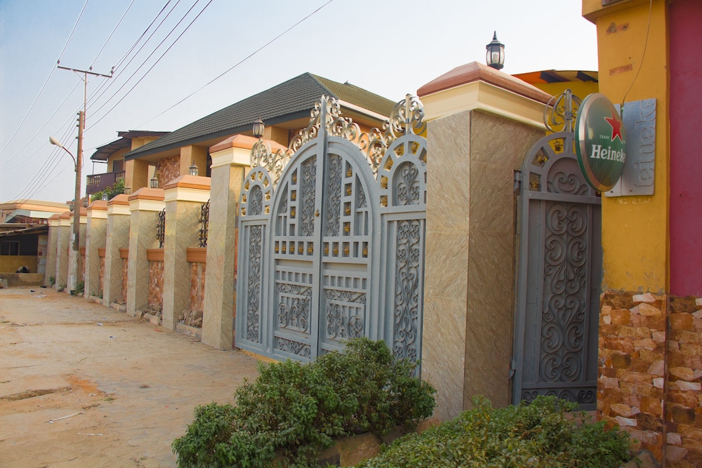 Owee’s Place — Lagos — photo 2