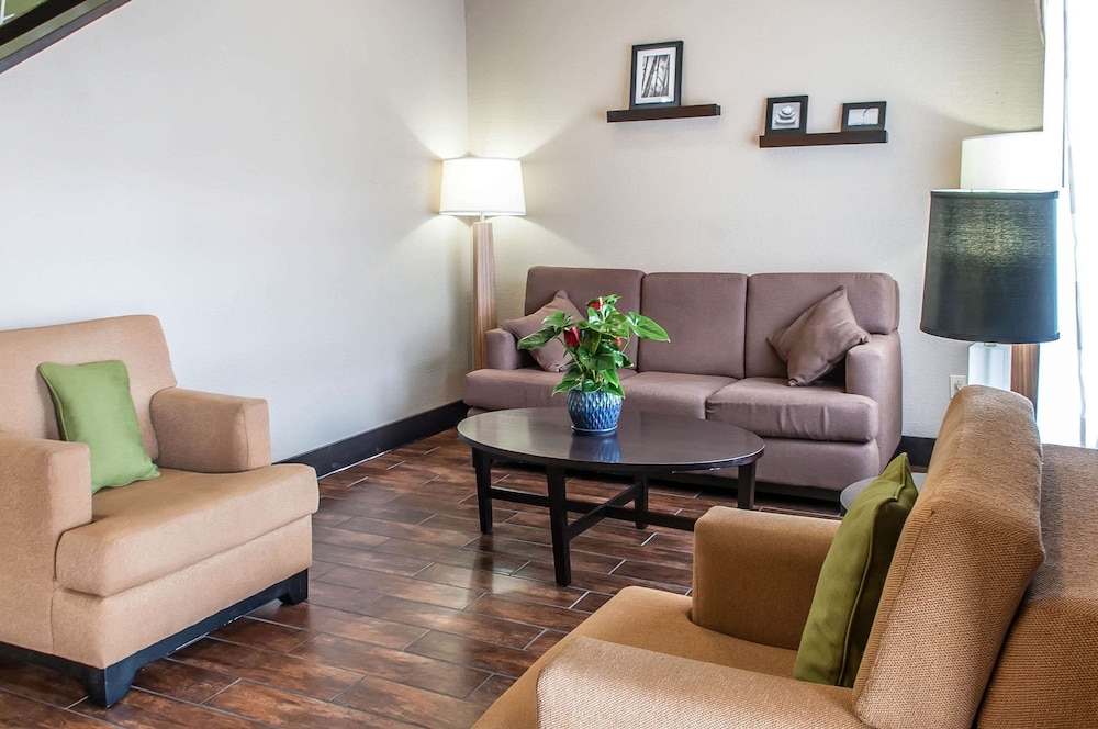 Garner Hotel Albuquerque Airport by IHG - photo 2
