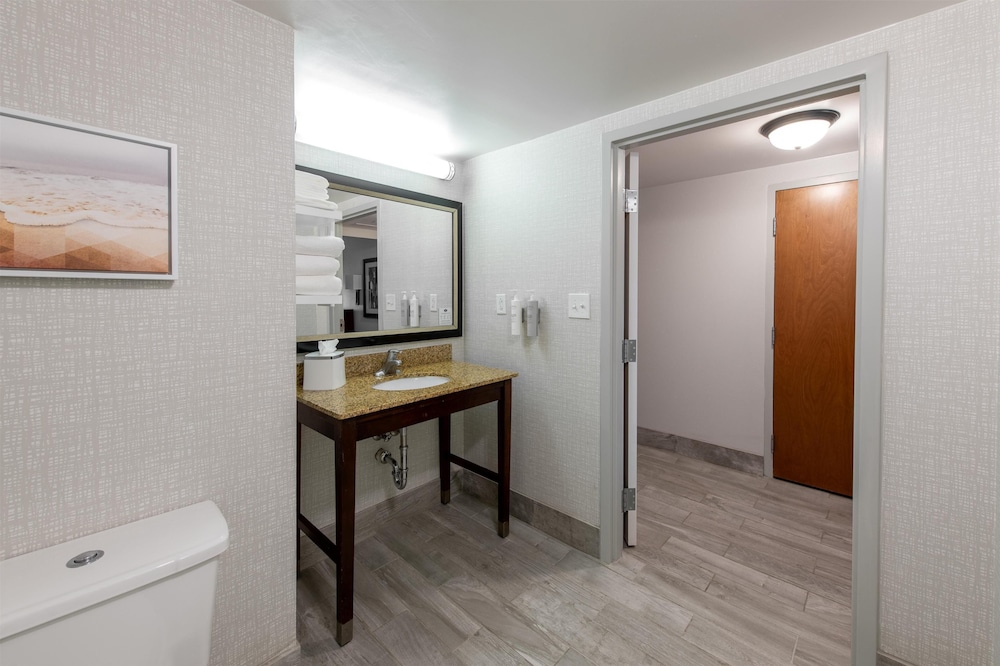Hampton Inn Newport News Yorktown - photo 16
