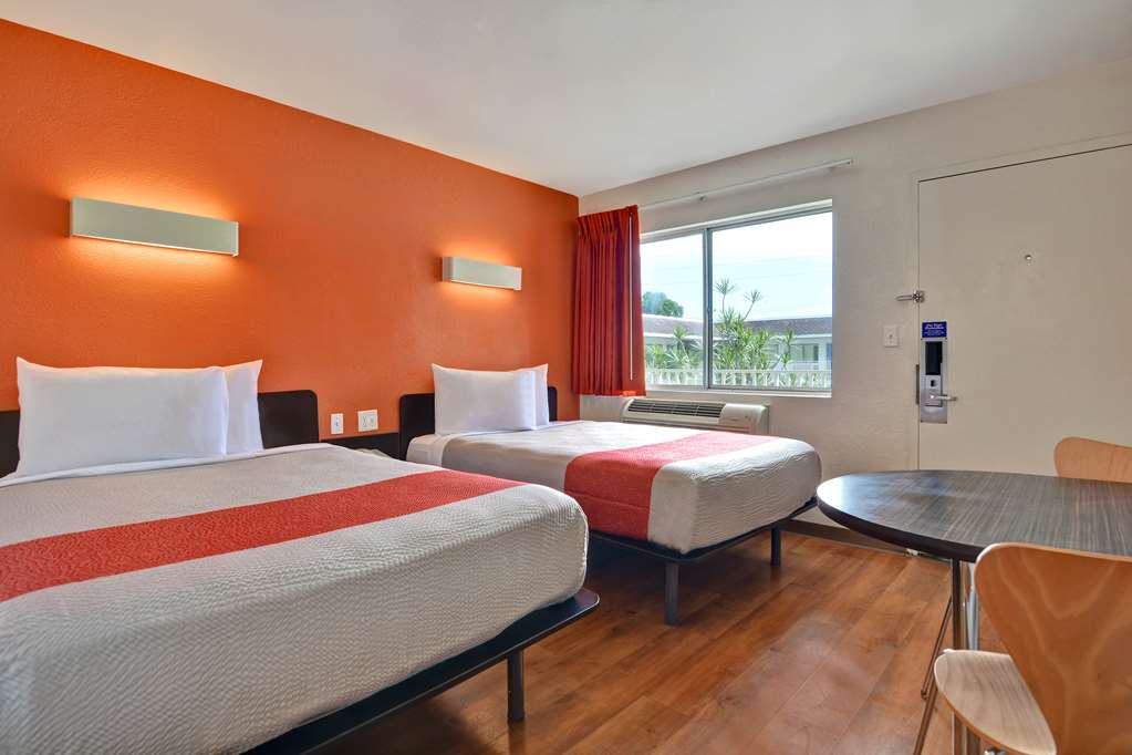 Motel 6 Dania Beach - photo 10