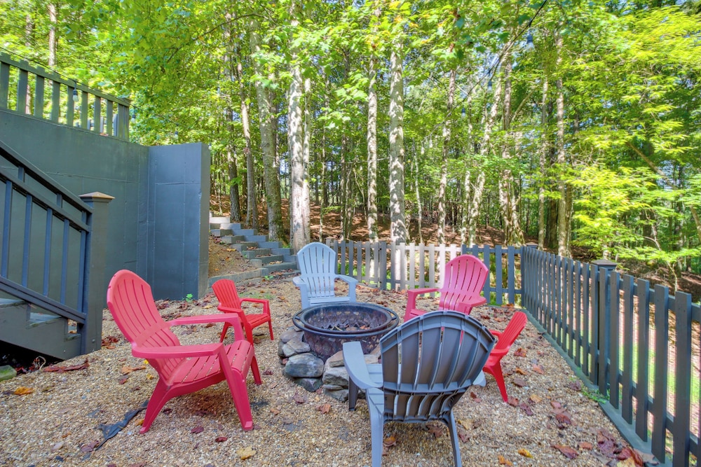 Spacious Ellijay Resort Home w Hot Tub - photo 23