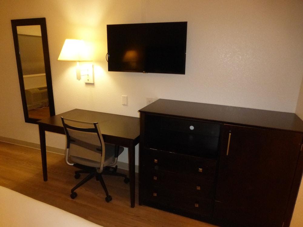 Red Roof Inn Houston Jersey Village - photo 6