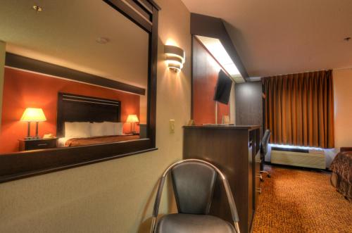 Smoky Mountain Inn & Suites - photo 29
