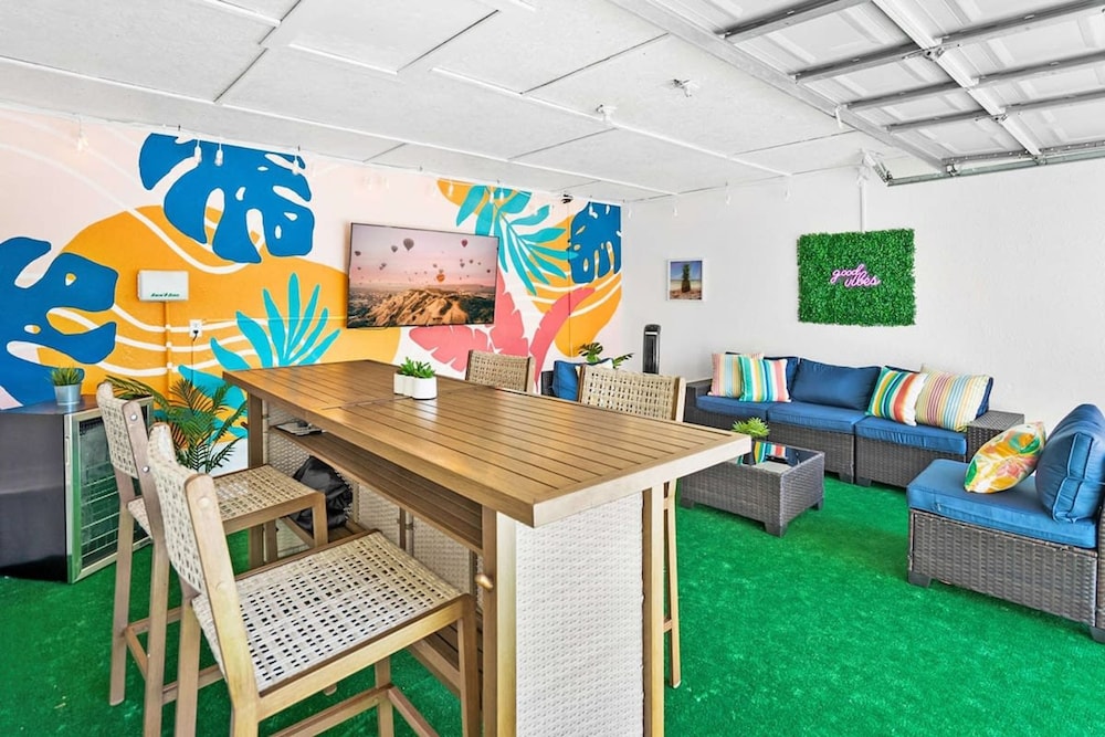 Heated Pool Costa Rica Style Sleeps 10 Steps to Sand Dogs OK in Saint Augustine, United States