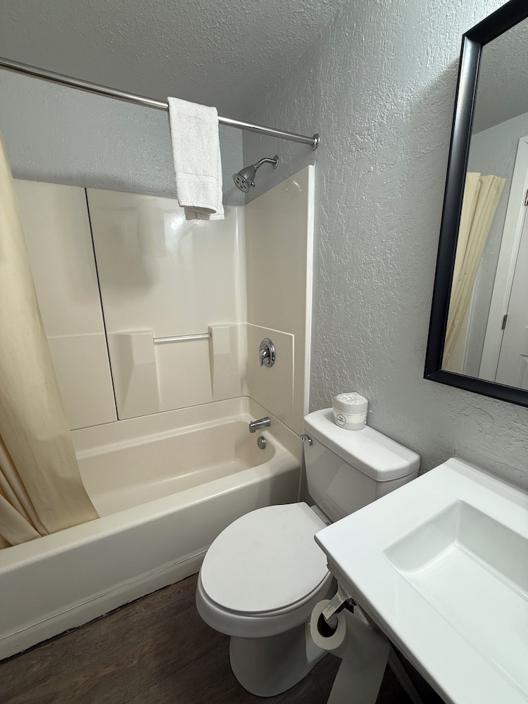 Budget Inn Bend by OYO - photo 42