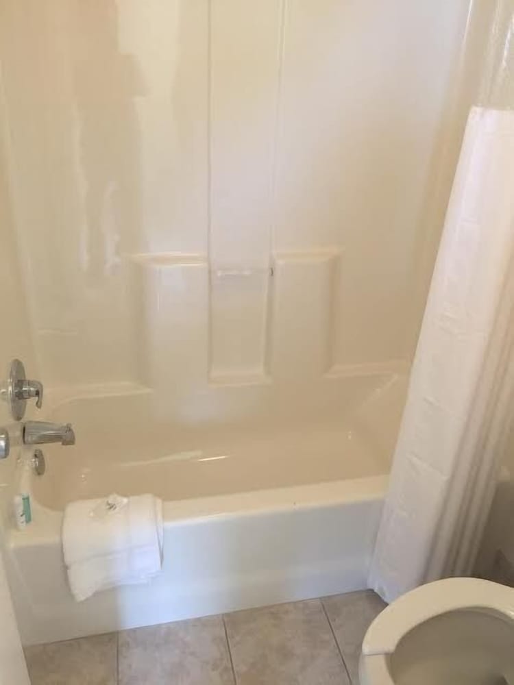 Belmont Inn & Suites - photo 15