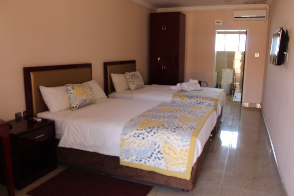 Golden Mile Hotel — Kwekwe — photo 2