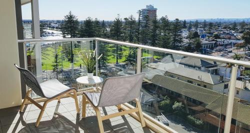 Glenelg Oasis Pool Gym Spa & Sauna Free Parking City Views — 4-Star Luxury Hotel in Glenelg, Australia
