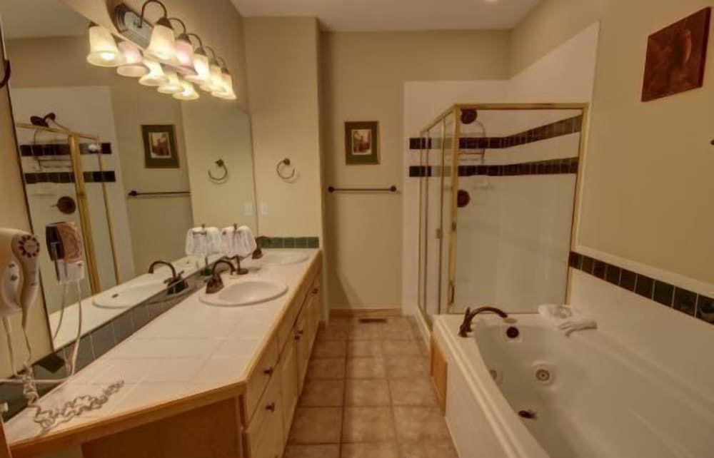 Family friendly 3 Bedroom Vacation Rental in West Keystone Resort Along the Snake River With Pool and Hot Tub - photo 10